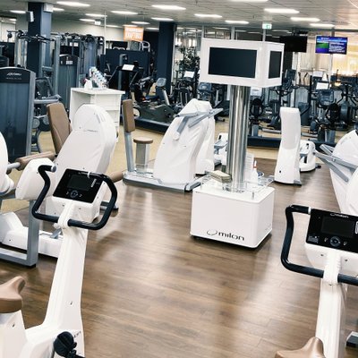 milon im Fitnessstudio von Shivanja